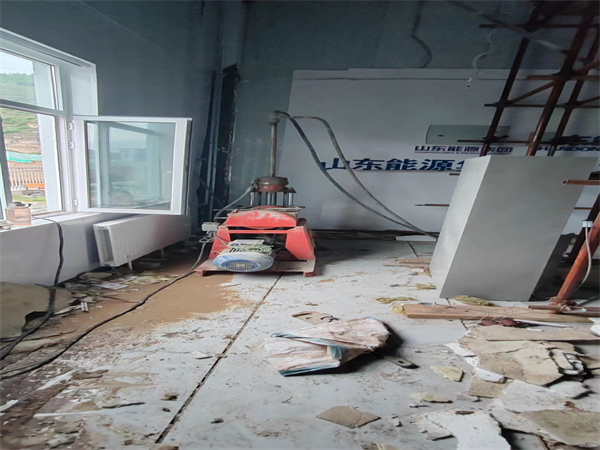 中平镇地基基础下沉墙体裂缝加固注浆顶升施工