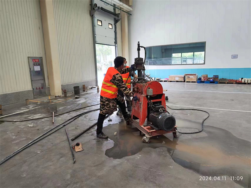 中平镇厂房地面下沉塌陷注浆加固施工